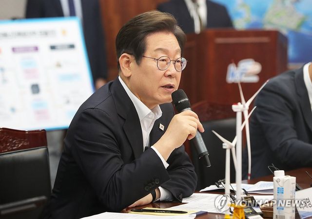 발언하는 이재명 경선 후보