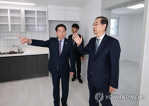 천원주택 주거환경 점검하는 한덕수 권한대행