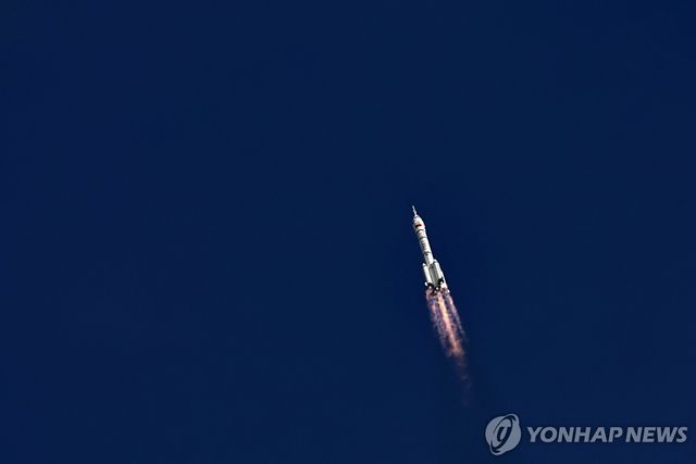중국, 유인우주선 선저우 20호 발사