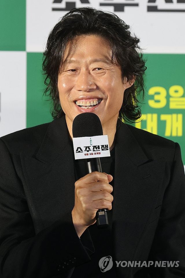 인사말 하는 유해진