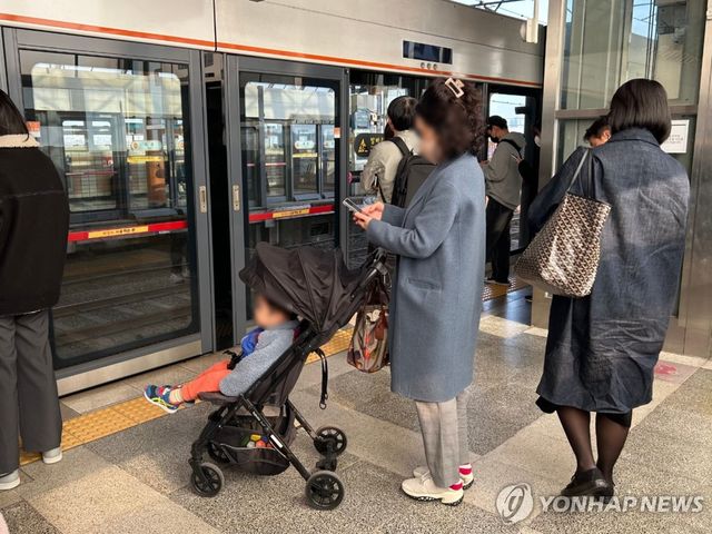 유모차 탄 아이와 함께 이동해요