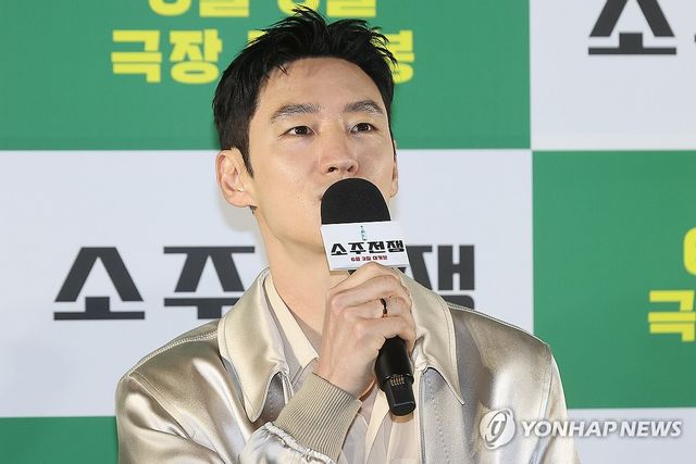 인사말 하는 이제훈