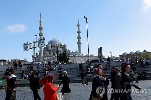 규모 6.2 지진 발생 이후 이스탄불 시내 모습