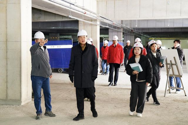 지난해 12월 삼청제1공영주차장 공사 현장을 방문한 정문헌 종로구청장