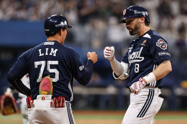 시즌 2호 홈런을 친 두산 케이브