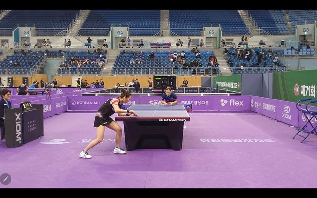 양하은(앞쪽)과 신유빈의 경기 장면 