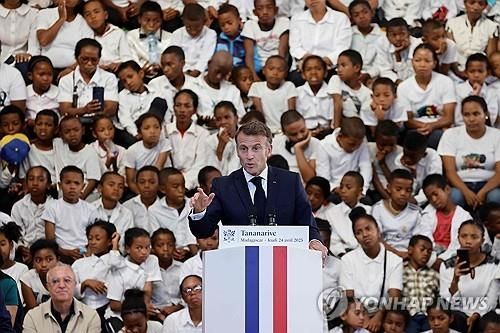 마다가스카르 방문한 에마뉘엘 마크롱 프랑스 대통령