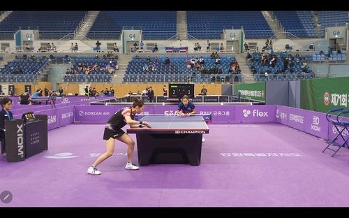 양하은(앞쪽)과 신유빈의 경기 장면 