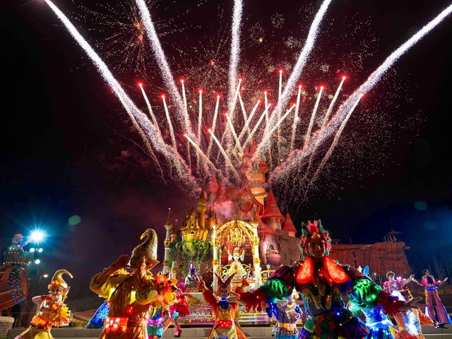 롯데월드 부산 불꽃놀이와 야간 퍼레이드