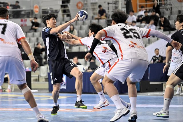 남자부 두산과 SK의 챔피언결정전 2차전 경기 모습. 