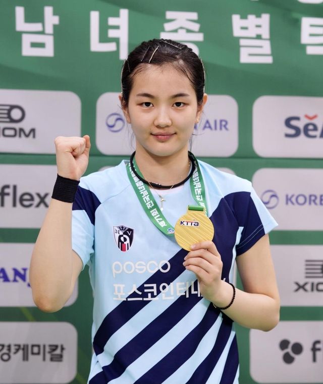 종별탁구선수권 여자복식에서 우승한 김나영