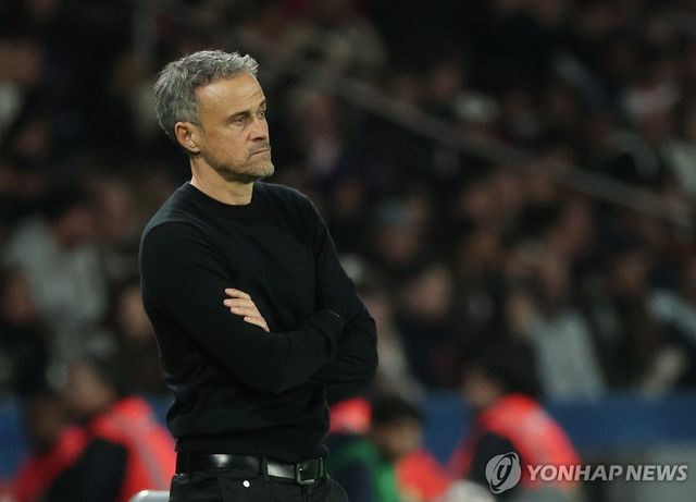 아쉬워하는 루이스 엔리케 파리 생제르맹 감독