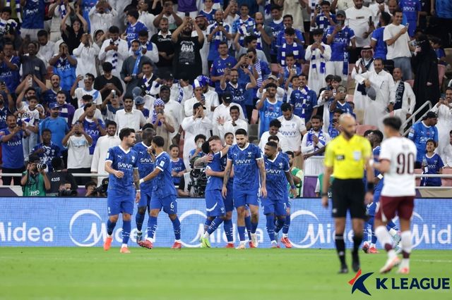 기뻐하는 알힐랄 선수들