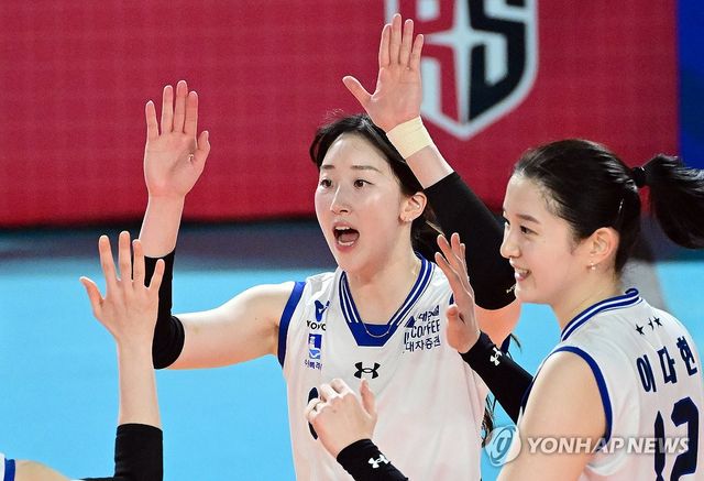 현대건설에서 뛰었던 고예림(왼쪽)과 이다현 