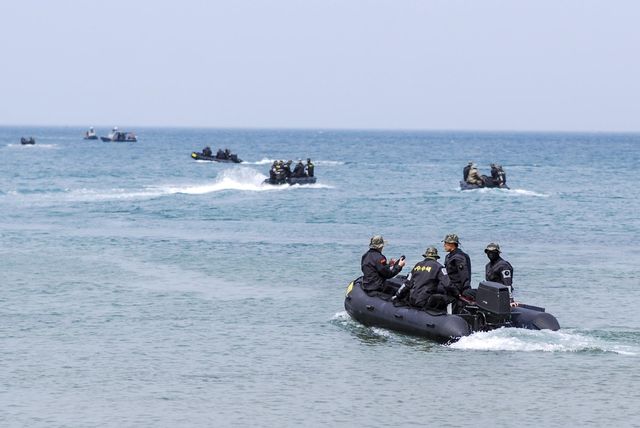 해상 침투훈련 중인 해병대 특수수색대대