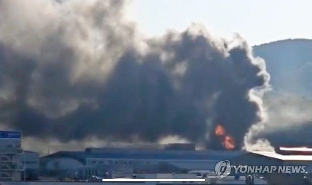 천안 풍세면 화장품 원료 공장서 불…대응 2단계 발령