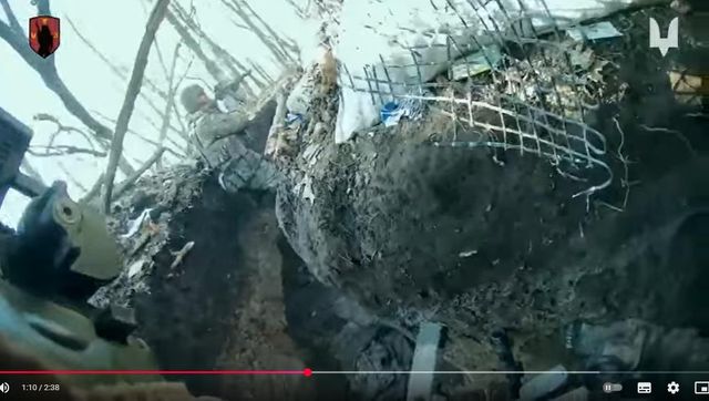 북한군과 교전하는 우크라이나군