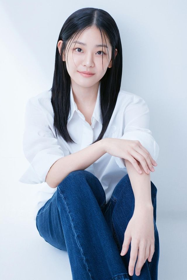 두산전 시구에 나서는 배우 정수빈