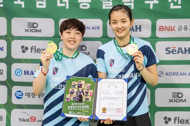 종별탁구선수권 여자복식 우승을 합작한 유한나(왼쪽)와 김나영