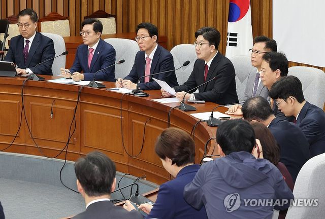 원내대책회의 주재하는 권성동 원내대표