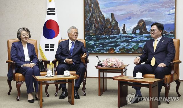 문 전 대통령, 우원식 국회의장과 면담