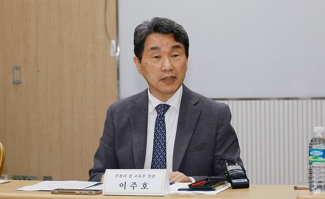 의대생 간담회 참석한 이주호 부총리