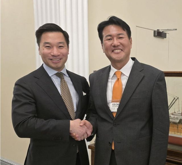 김태효 국가안보실 제1차장(오른쪽)과 알렉스 웡 미국 국가안보 부보좌관