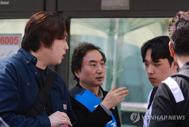 대화 나누는 전공의-의대생 대표