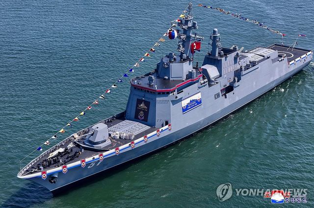 북한, 5천t급 신형구축함 '최현호' 진수식
