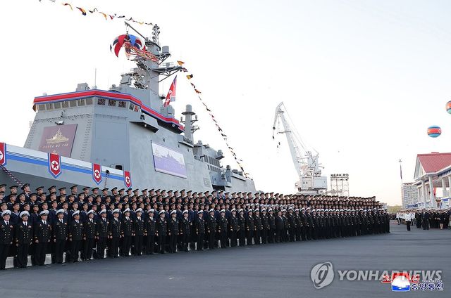 북한, 5천t급 신형구축함 '최현호' 진수식