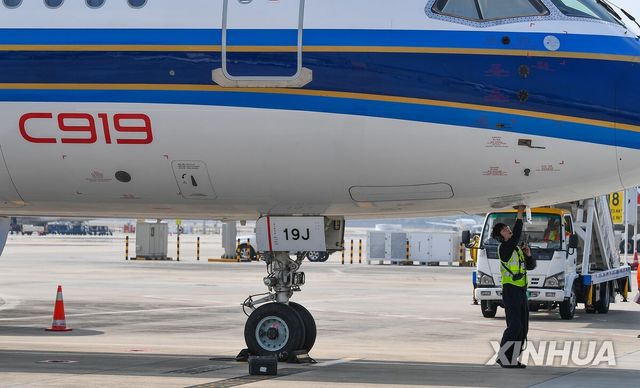 중국이 독자 개발한 중대형 여객기 'C919'