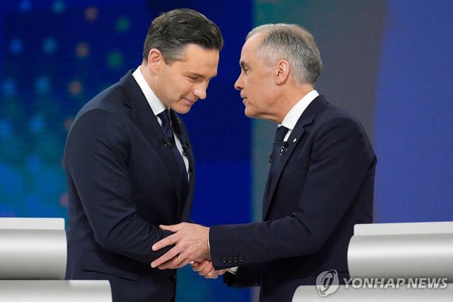 캐나다 총선서 맞붙는 카니 총리(오른쪽)와 포일리에브르 대표