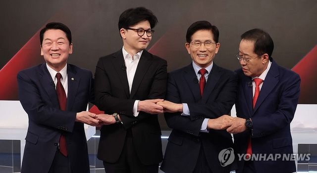 포즈 취하는 국민의힘 대선 경선 후보