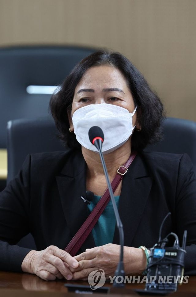 인사말을 하는 베트남전 한국군 민간인 학살 생존자