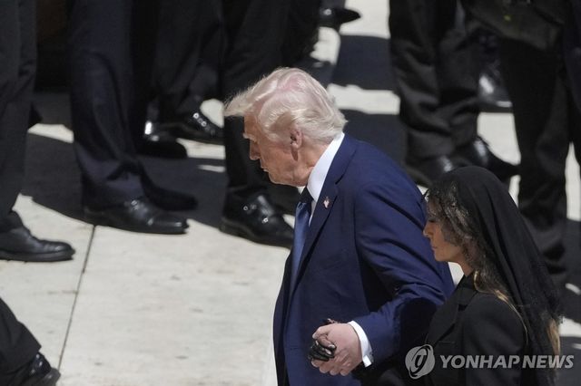 교황 장례미사 참석한 도널드 트럼프 미국 대통령