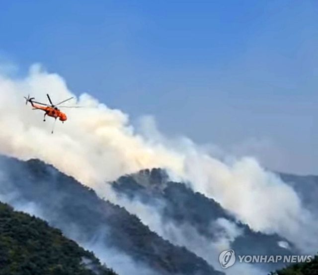 인제 산불 현장 투입된 진화 헬기