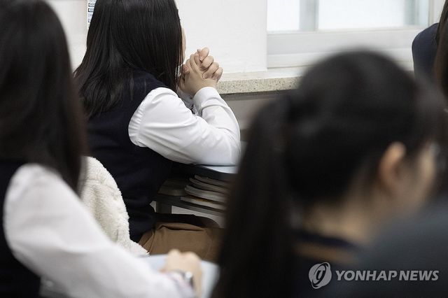 시험 준비하는 서울 한 고등학교 학생들. 기사 내용과 직접적인 관련 없음. 