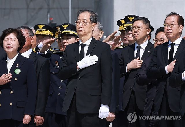 한덕수 권한대행, 순직의무군경의 날 기념식 참석