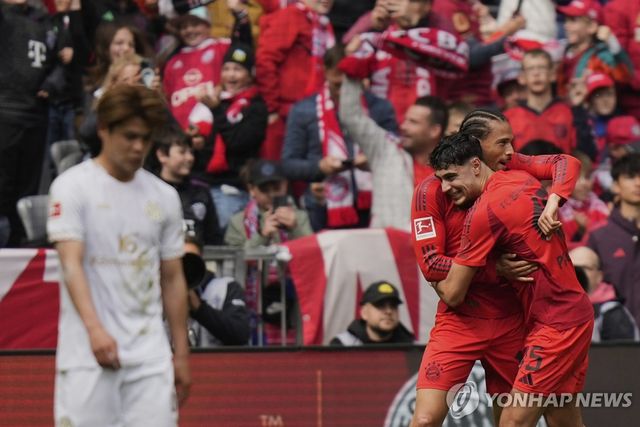 골 넣고 기뻐하는 자네