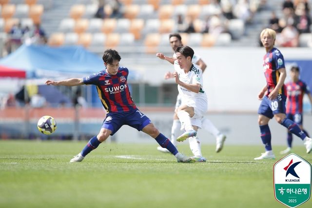 수원FC-전북 현대 경기 장면.