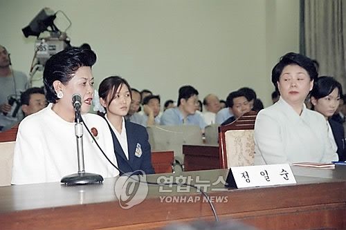 라스포사 사장 정일순 씨(왼쪽)와 최순영 전 신동아그룹 회장 부인 이형자 씨