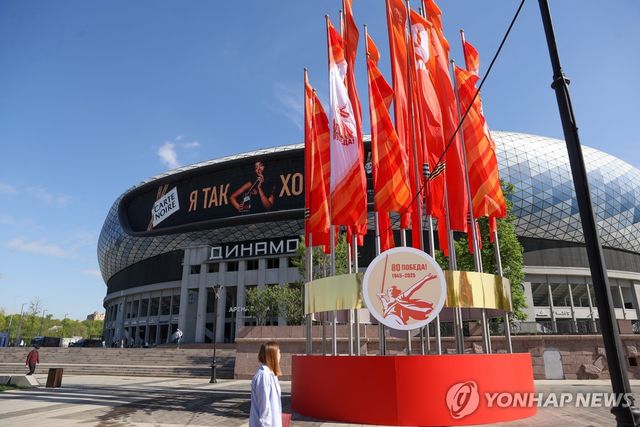 전승절 장식으로 단장하는 모스크바