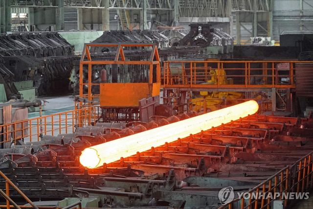 중국 동부 산둥성 옌타이의 제철소