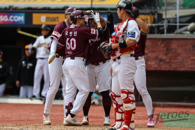 하이 파이브 하는 오선진