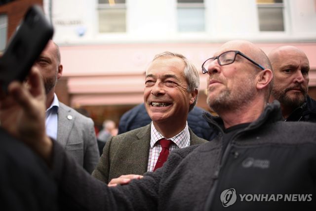 영국개혁당 후보 지원 나선 패라지 대표 