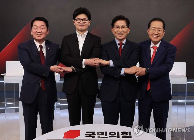 포즈 취하는 국민의힘 대선 경선 후보