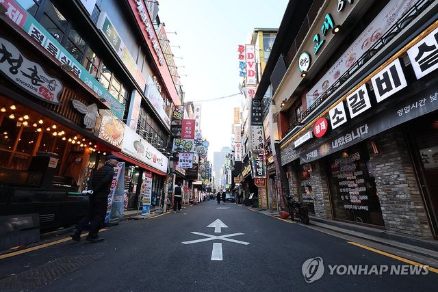 우울한 연말..한산한 식당가