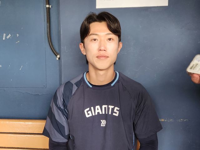 인터뷰하는 롯데 유격수 전민재