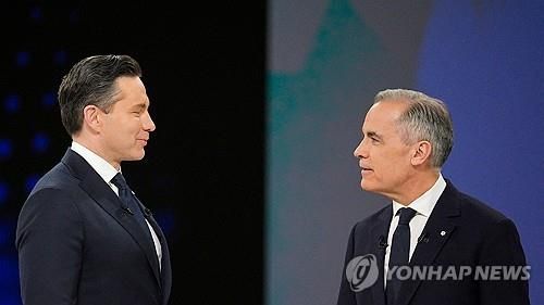 지난 17일 TV토론에 나선 포일리에브르(왼쪽)와 카니