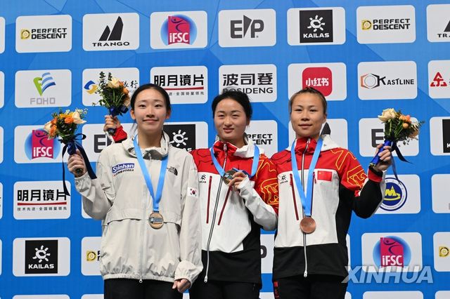 2025 IFSC 월드컵 2차 대회 여자부 스피드에서 준우승한 정지민(맨 왼쪽)